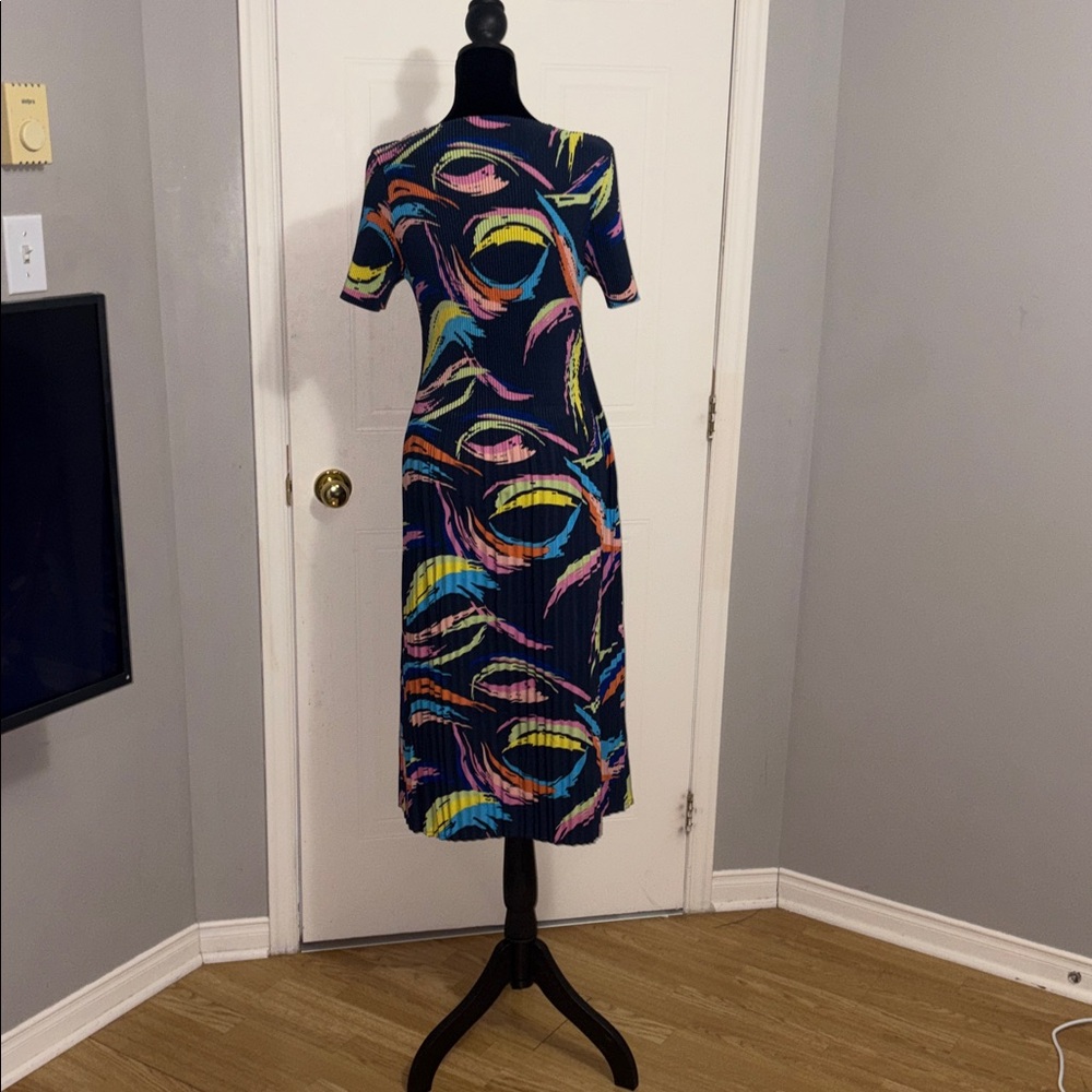 Plus Size Vibrant Navy Blue Midi Dress – Electric Pleated Satin-Like Fabric - Picture 5 of 5